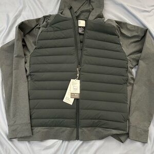 Vuori Men’s Steadfast Insulated Hybrid
Smoked Beryl V279 XXL